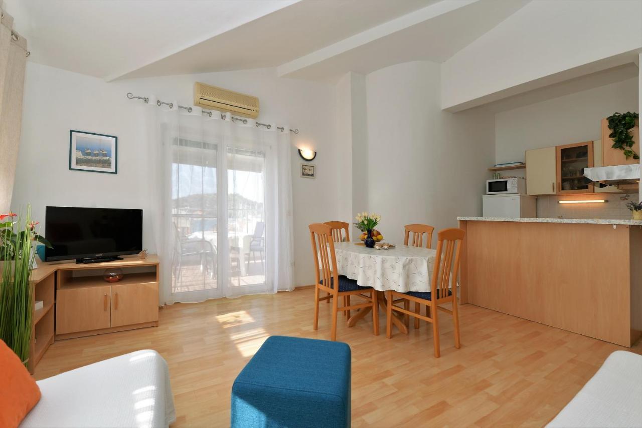 Apartments Divna Бетина Екстериор снимка