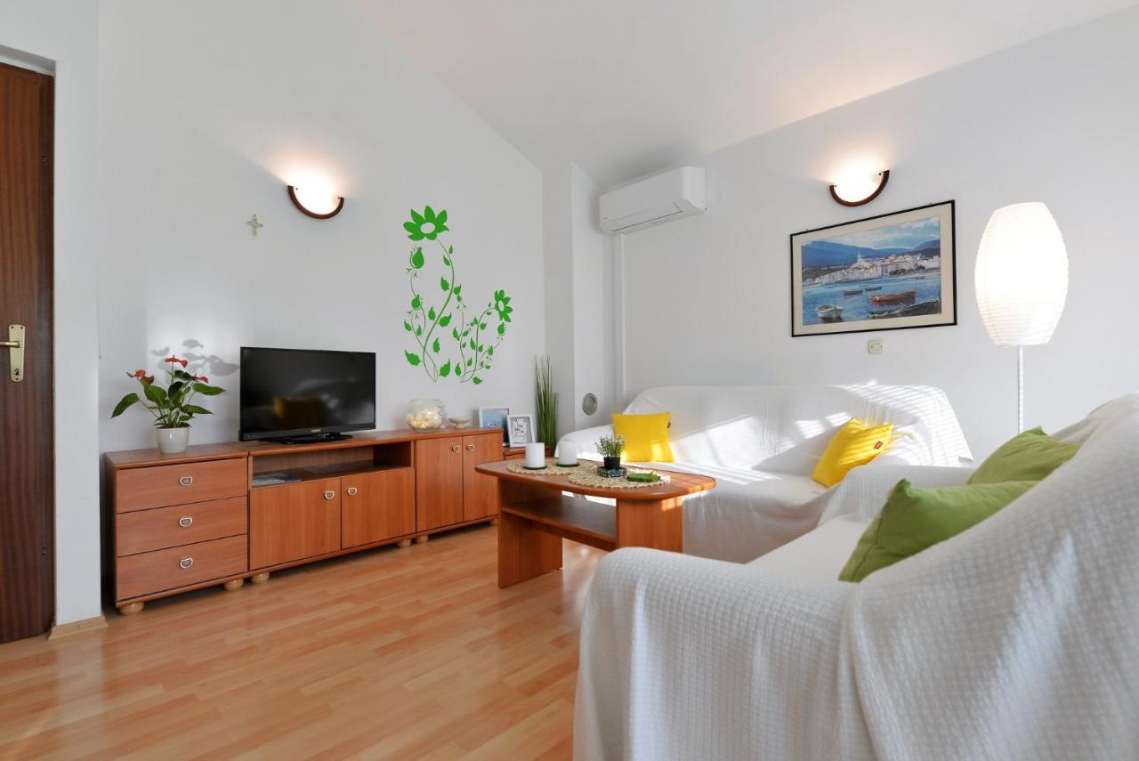 Apartments Divna Бетина Екстериор снимка
