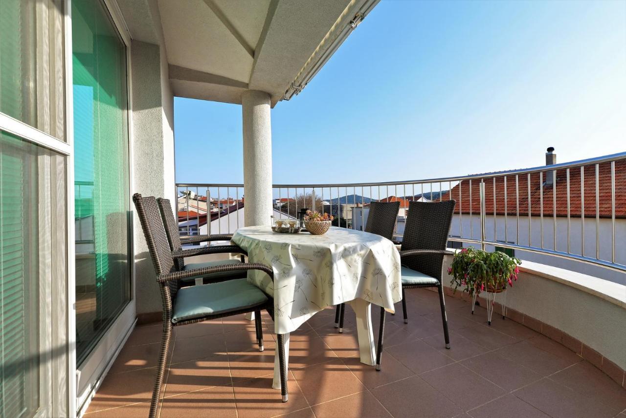 Apartments Divna Бетина Екстериор снимка